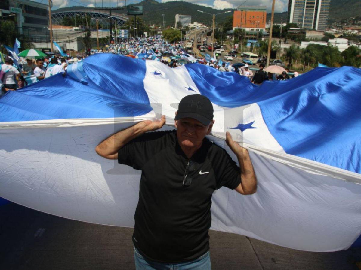 Lo que no se vio de la caminata de las iglesias en la capital