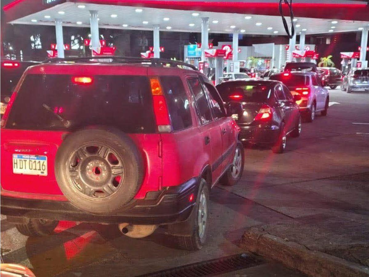 Entre $4.09 y $5.11 de incremento por galón: precios de combustibles en Centroamérica