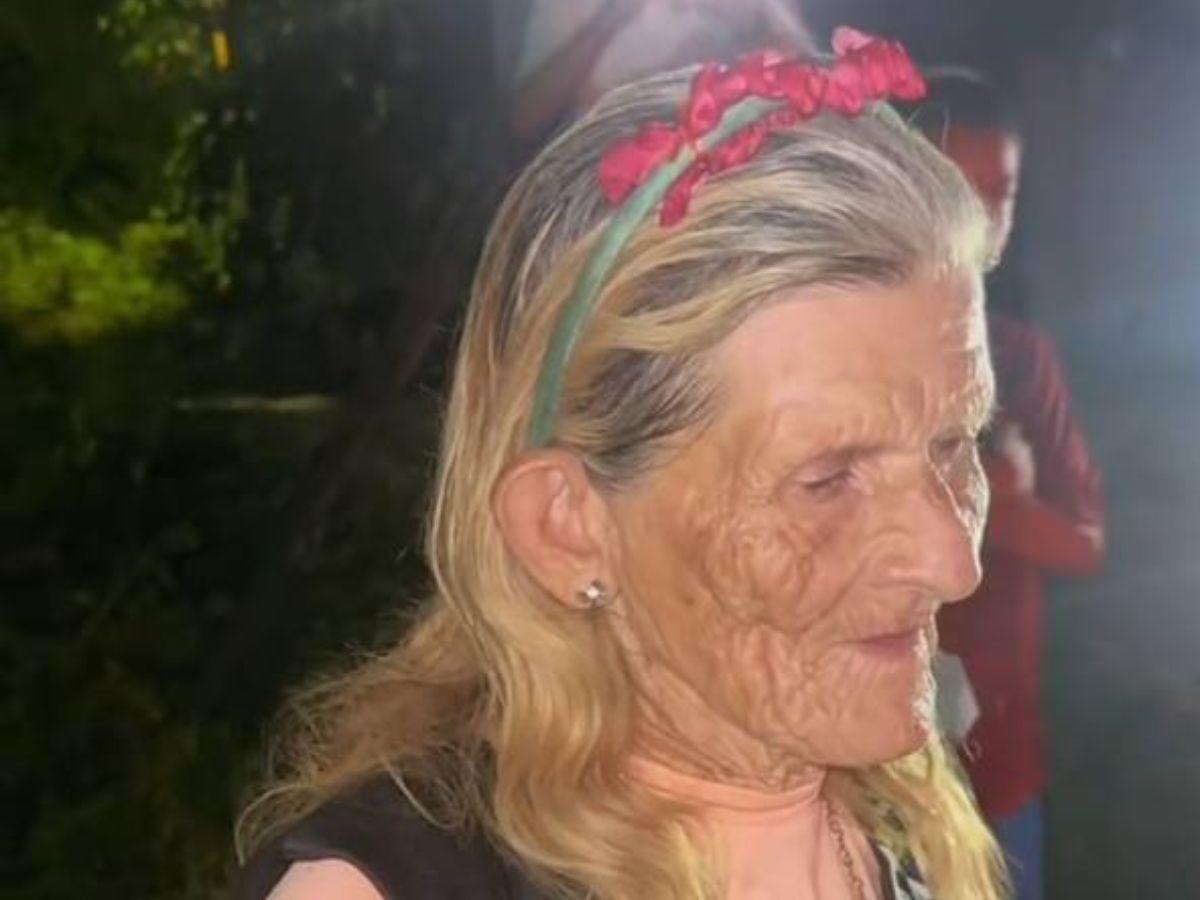 Supremo halla a abuela que vendía chicles en partido de tiktokers y se viralizó: ¿qué le regaló?