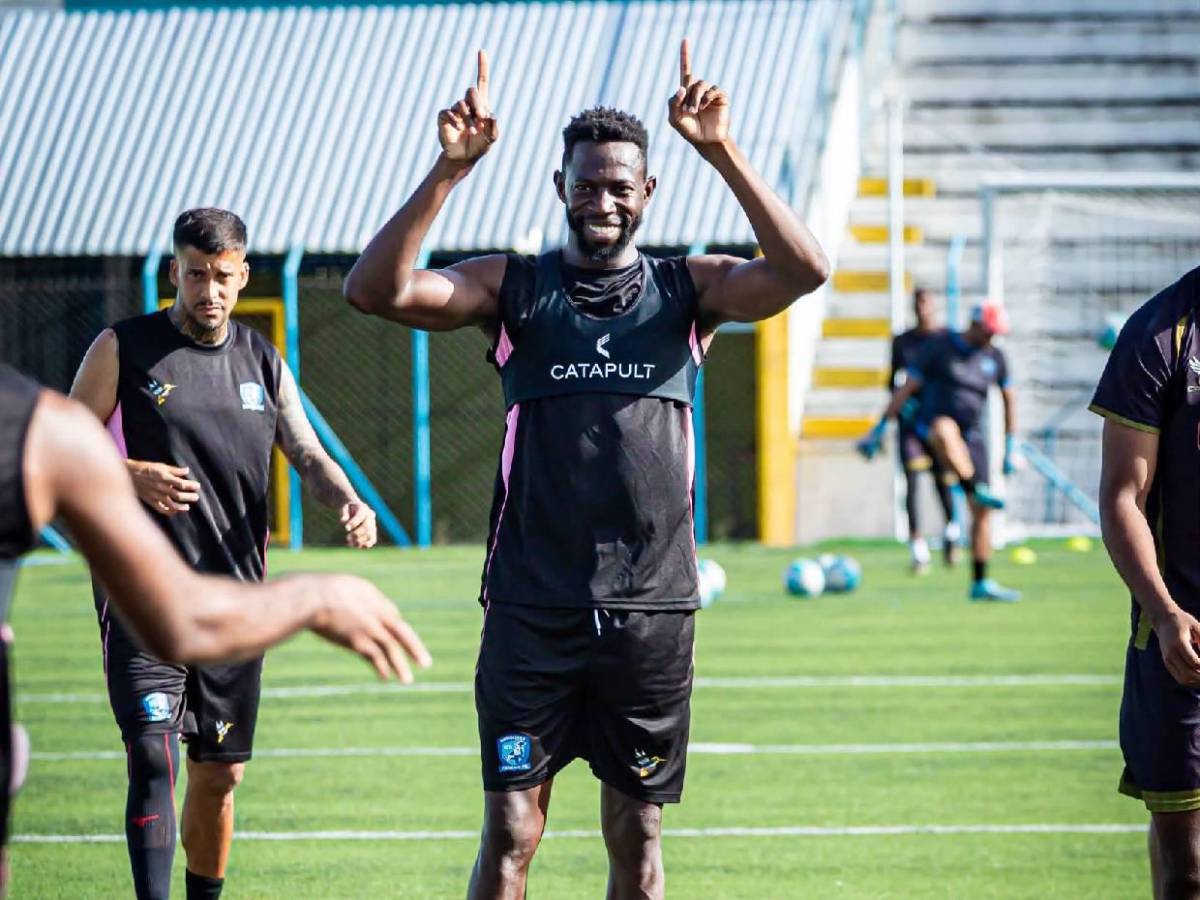 Jugador de Liga Nacional trabaja manejando camiones en Estados Unidos: Sorprende a todos