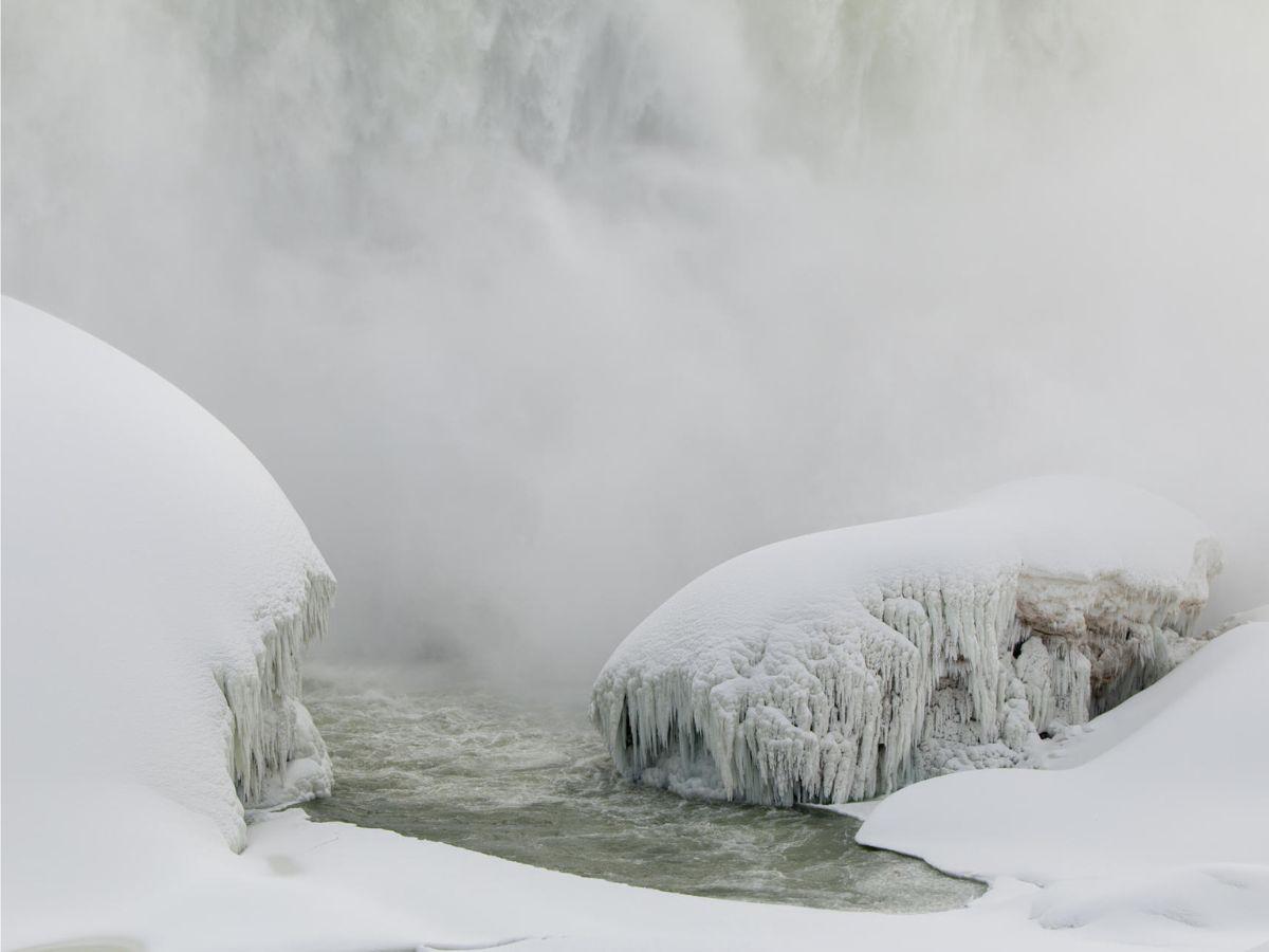 EN FOTOS: Cataratas del Niágara congeladas y bajo -55° por una masa de aire ártico