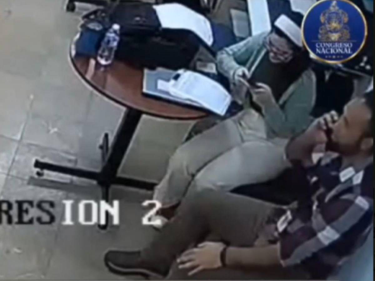 Cuadro a cuadro: así habrían intentado sustraer USB con documentos electorales, según denuncia en juicio político