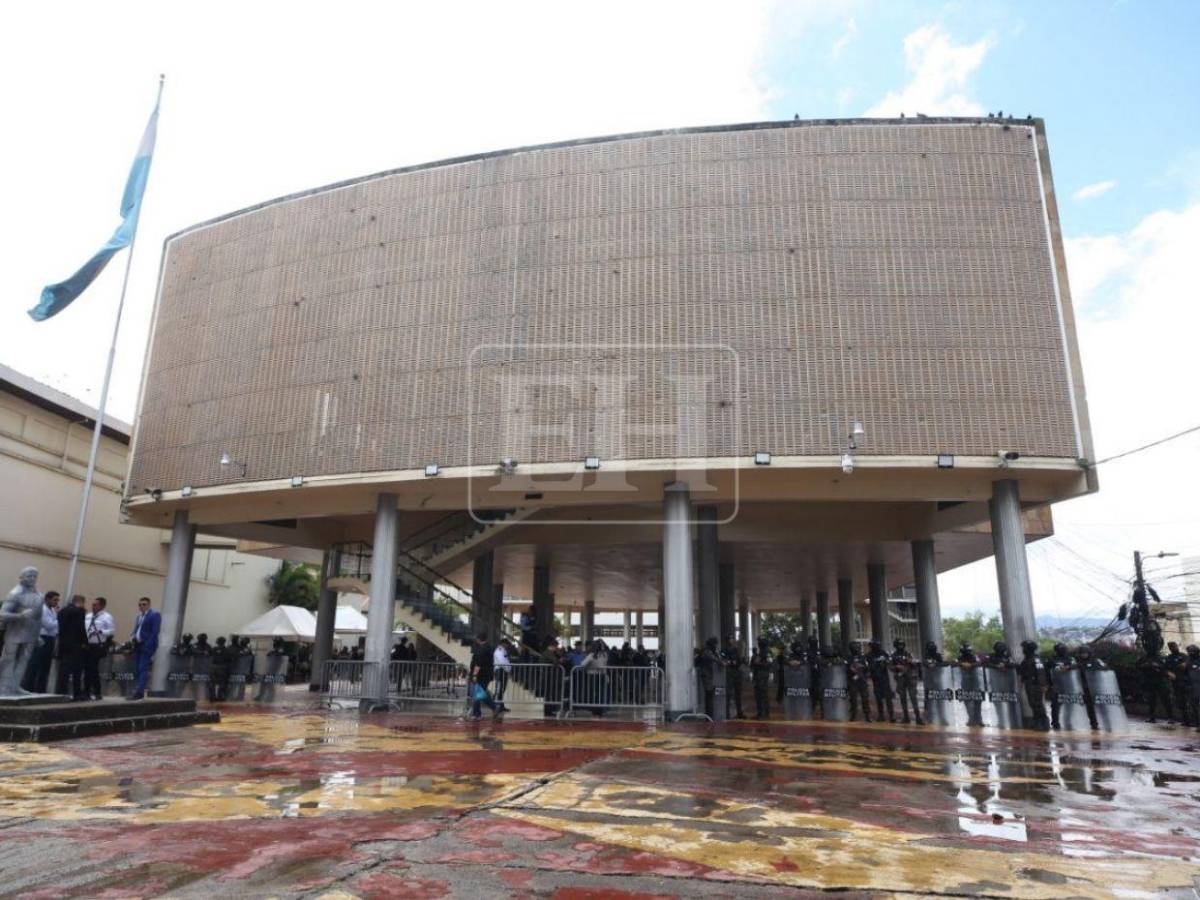 Binomios caninos forman parte del blindaje del Congreso Nacional