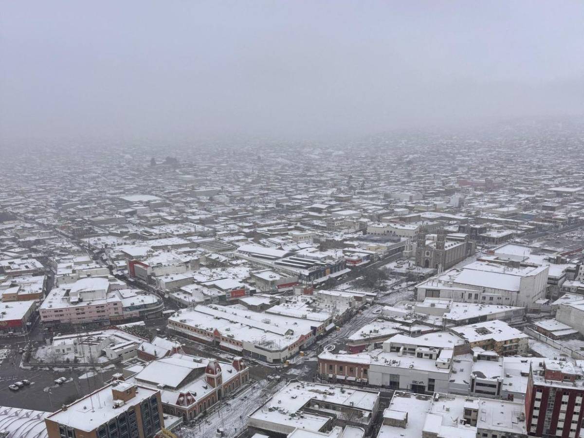 Ciudad Juárez se cubre de nieve tras intensa tormenta invernal