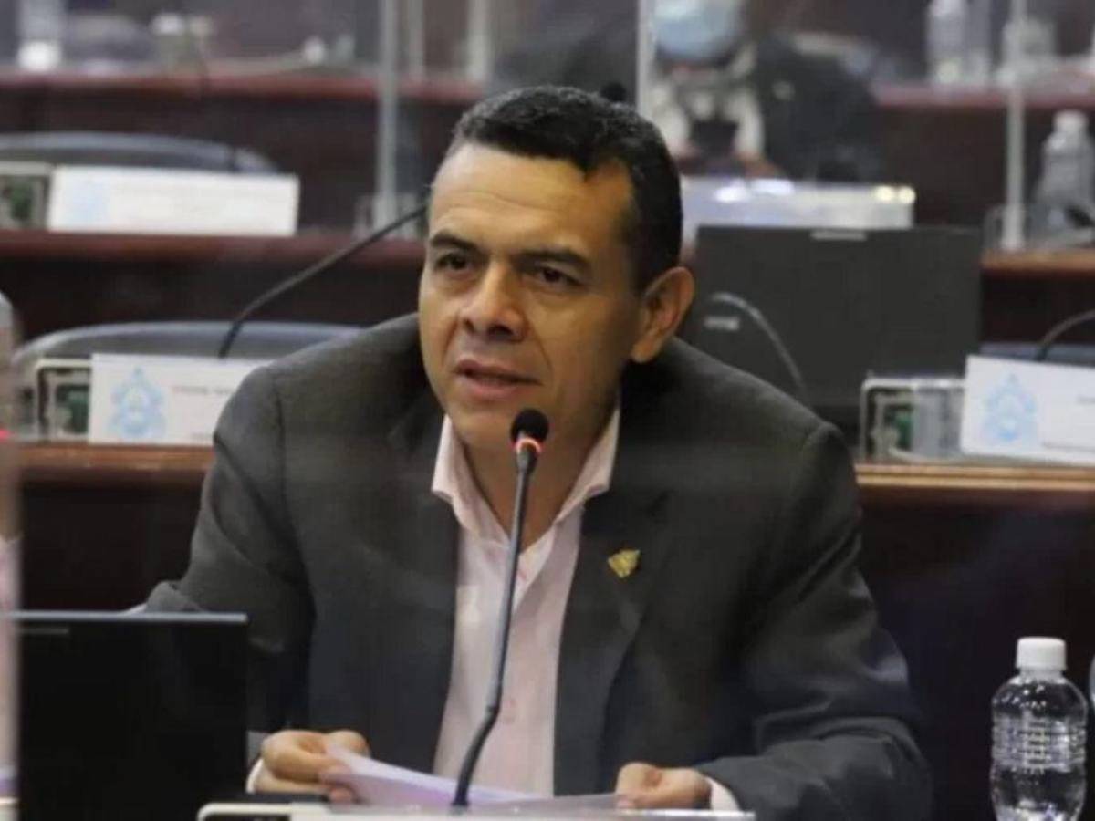Figuras políticas envían condolencias por la muerte de diputado Luis Amador