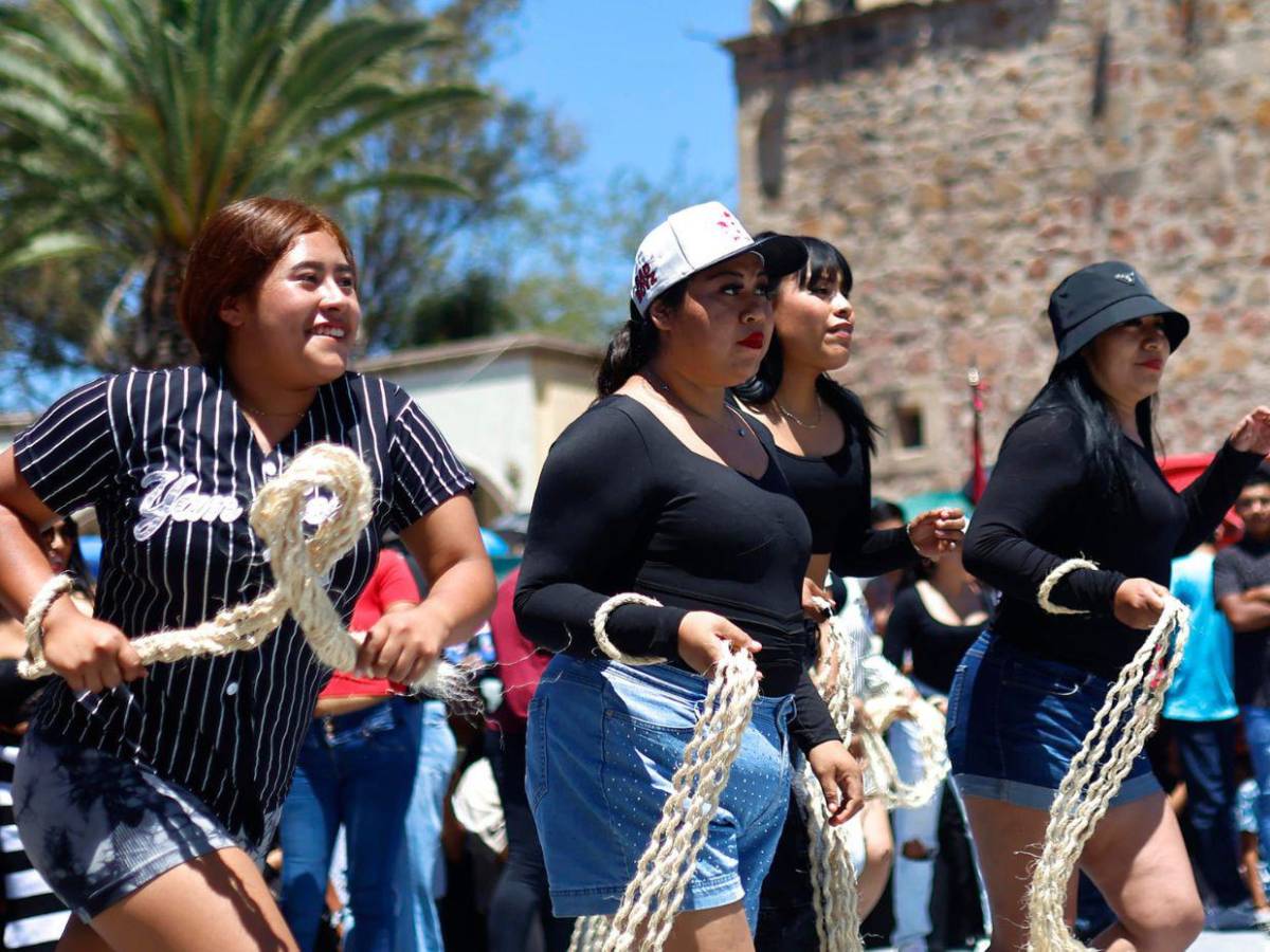 Penitencia y tradición: habitantes de Jalisco se azotan en ritual de Semana Santa