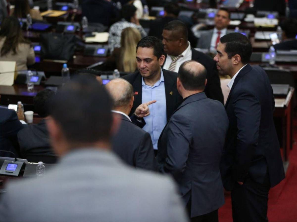 Diputados de Libre protestan previo a sesión para conocer denuncias de juicio político