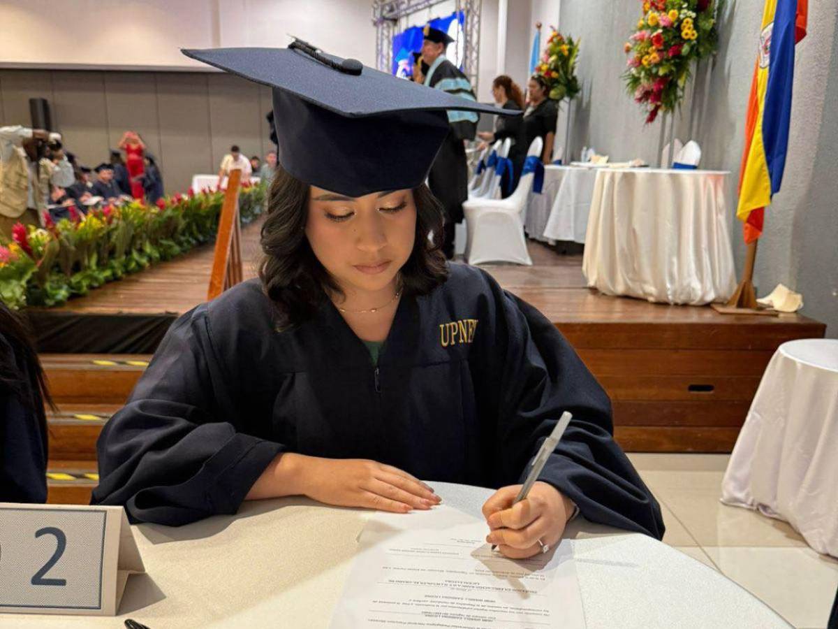 Yeimi Licona, prometida de Shin Fujiyama, obtiene su título universitario