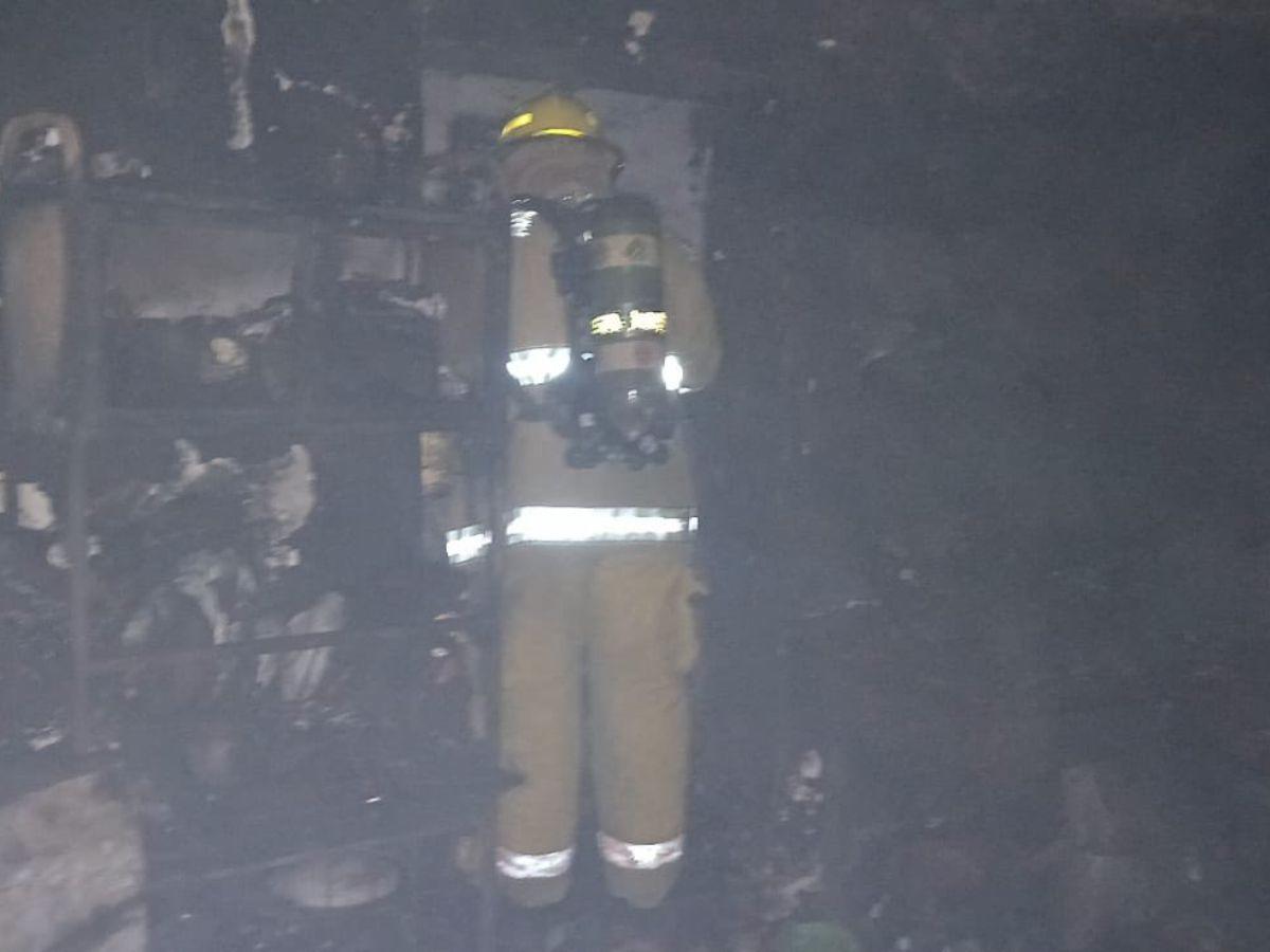 Estaban cubiertas con una cobija: momento en que encontraron a abuela y nieta carbonizadas en Copán