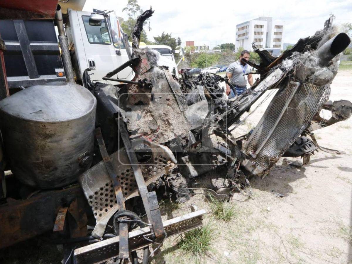 Solo amasijos de hierro: así quedó parte de la rastra tras el accidente en Villa Nueva