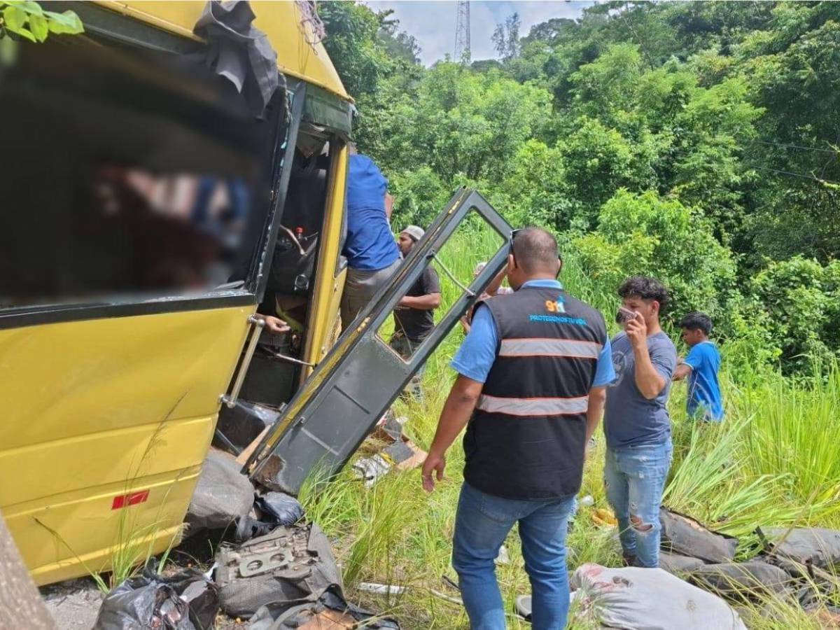 Pasajeros atrapados y rostros ensangrentados: escena tras accidente en Copán