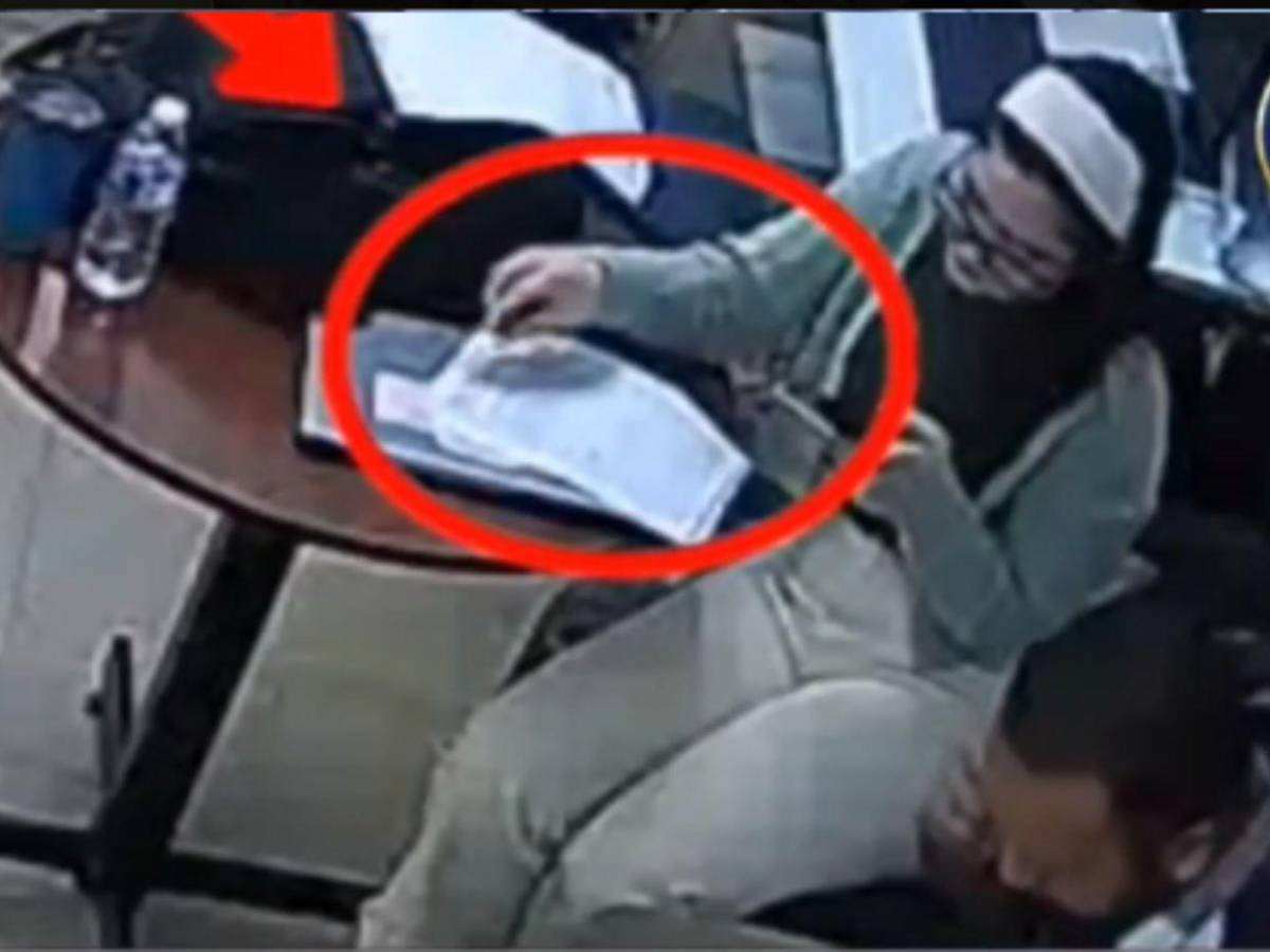 Cuadro a cuadro: así habrían intentado sustraer USB con documentos electorales, según denuncia en juicio político