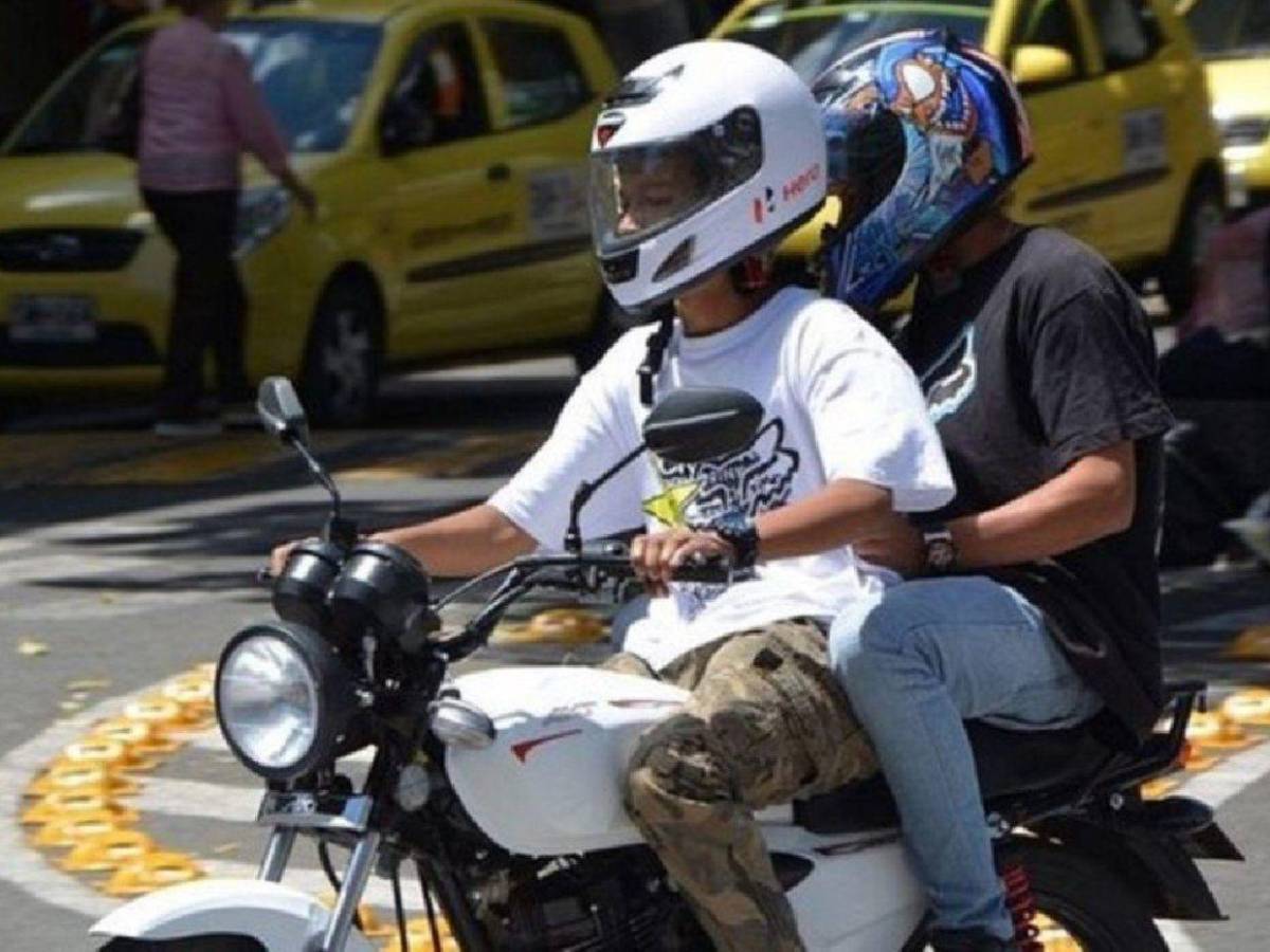 ¿En qué municipios de Honduras está prohibido que dos hombres circulen en una motocicleta?