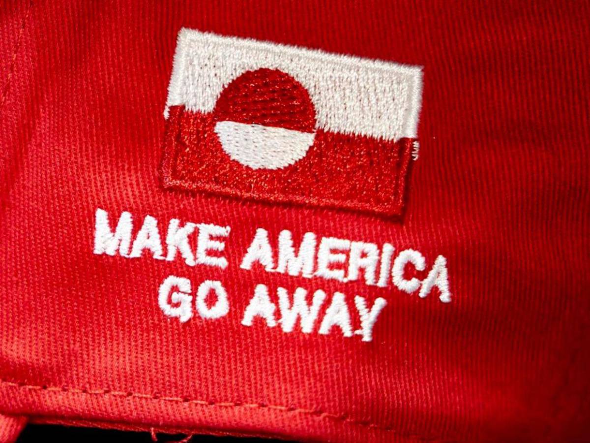 Habitantes de Groenlandia viralizan gorra anti-MAGA tras amenazas de Trump