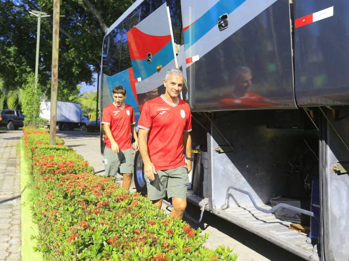 Cobijas, almohadas y la visita de un exministro: Así partió Marathón hacia Tegucigalpa