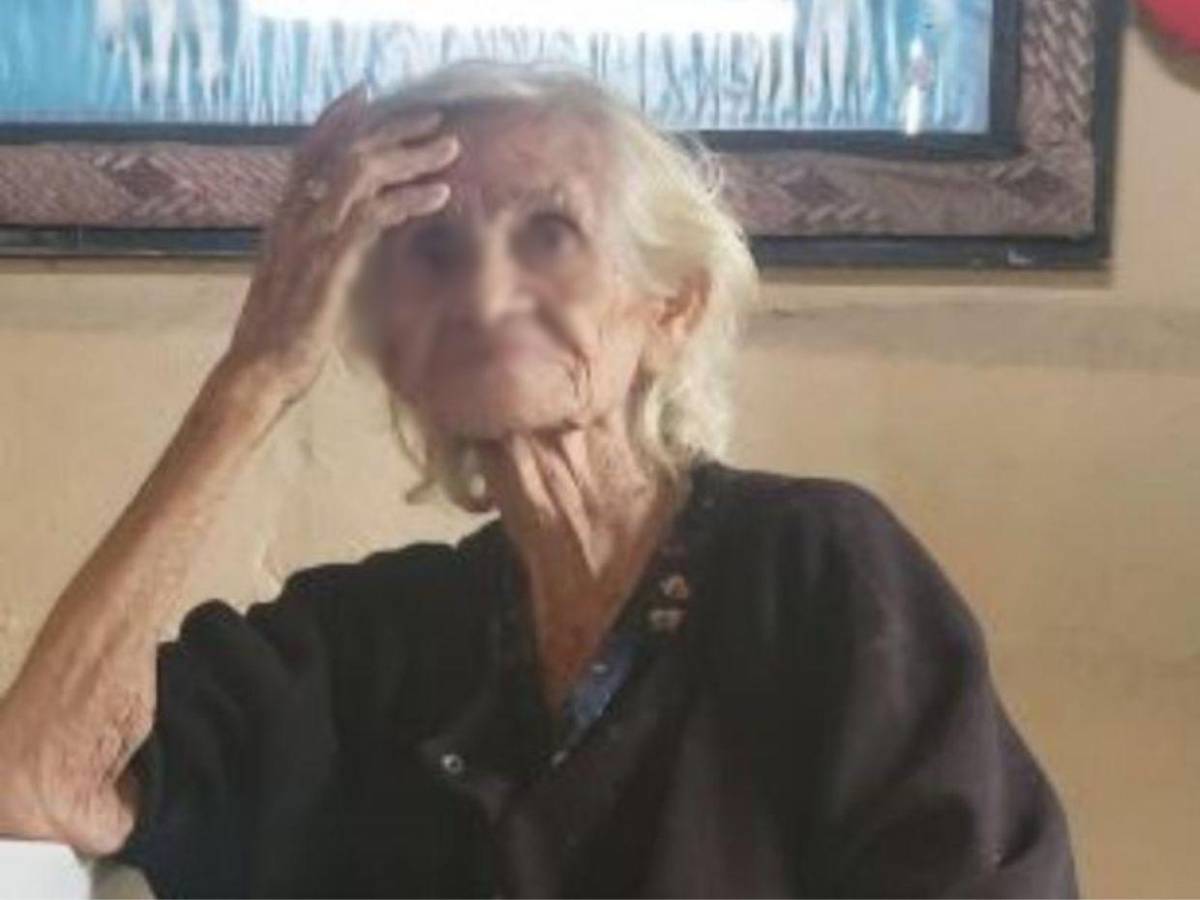 ​​​​Desconsuelo, llanto y dolor entre familiares de anciana de 96 años que murió carbonizada en Cortés