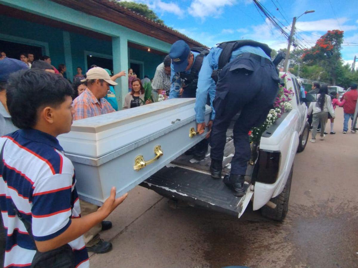 Lloran la muerte del pequeño Jhonny en El Tablón: con globos y alabanzas se despiden de él