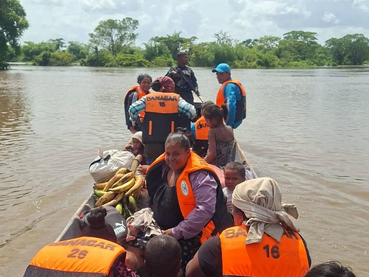 Evacúan a 146 personas, entre ellos 82 niños, por crecida de río Kruta en Gracias a Dios
