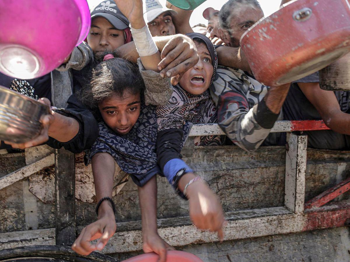 Desesperación y hambre: la lucha de los palestinos por conseguir comida en Gaza