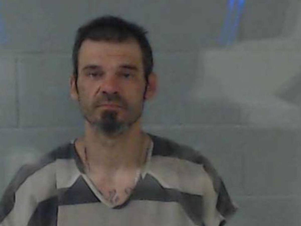 Mujer escapa tras ser secuestrada, abusada y encerrada en un contenedor en Florida