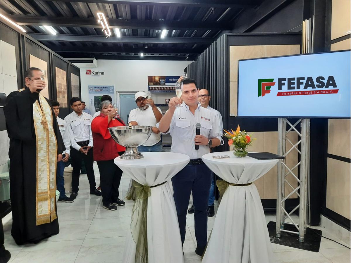 Carlos Faraj, gerente general de FEFASA, fue el encargado del brindis que dio por inaugurado el centro de distribución.