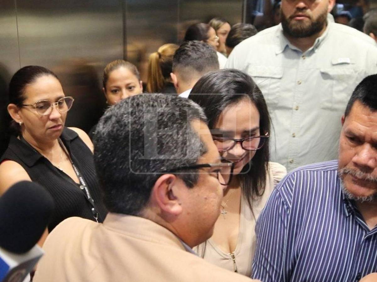 Oro por todos y los bendigo: Iris Cuéllar tras firmar libro de asistencia en la CSJ