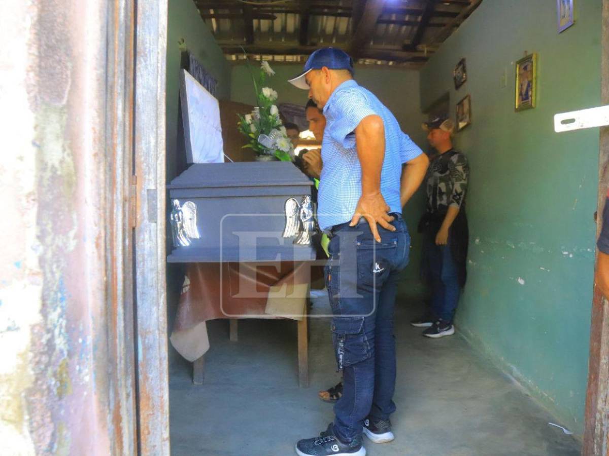 Ataúd tras ataúd: familias destrozadas se despiden de las víctimas del accidente en Santa Bárbara