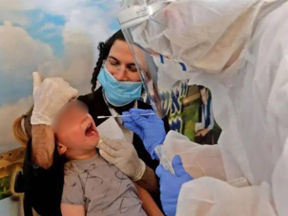 ¿Qué es la variante cigarra? El nuevo linaje del covid-19 que acecha a los niños