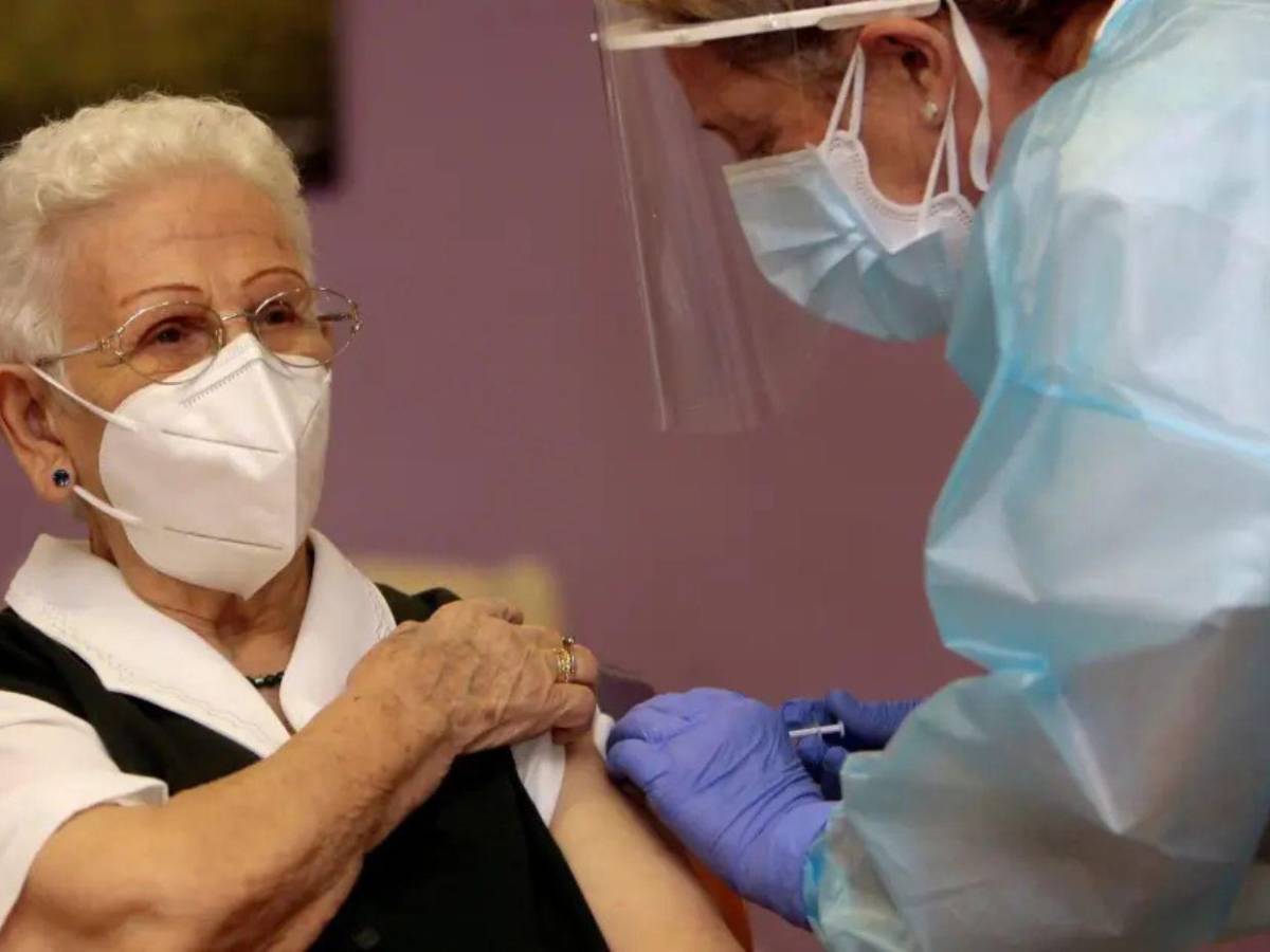 ¿Qué es la variante cigarra? El nuevo linaje del covid-19 que acecha a los niños