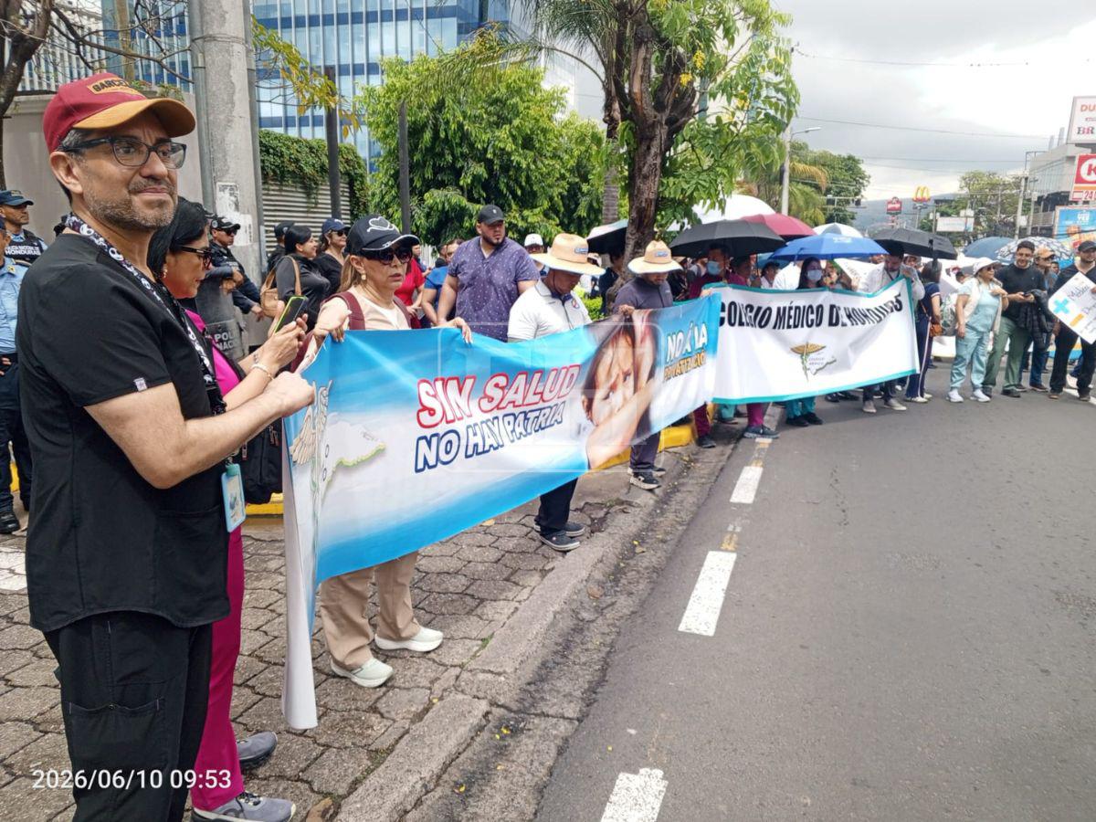 No tenemos miedo: Médicos llegan a Casa Presidencial para exigir respuestas a sus demandas