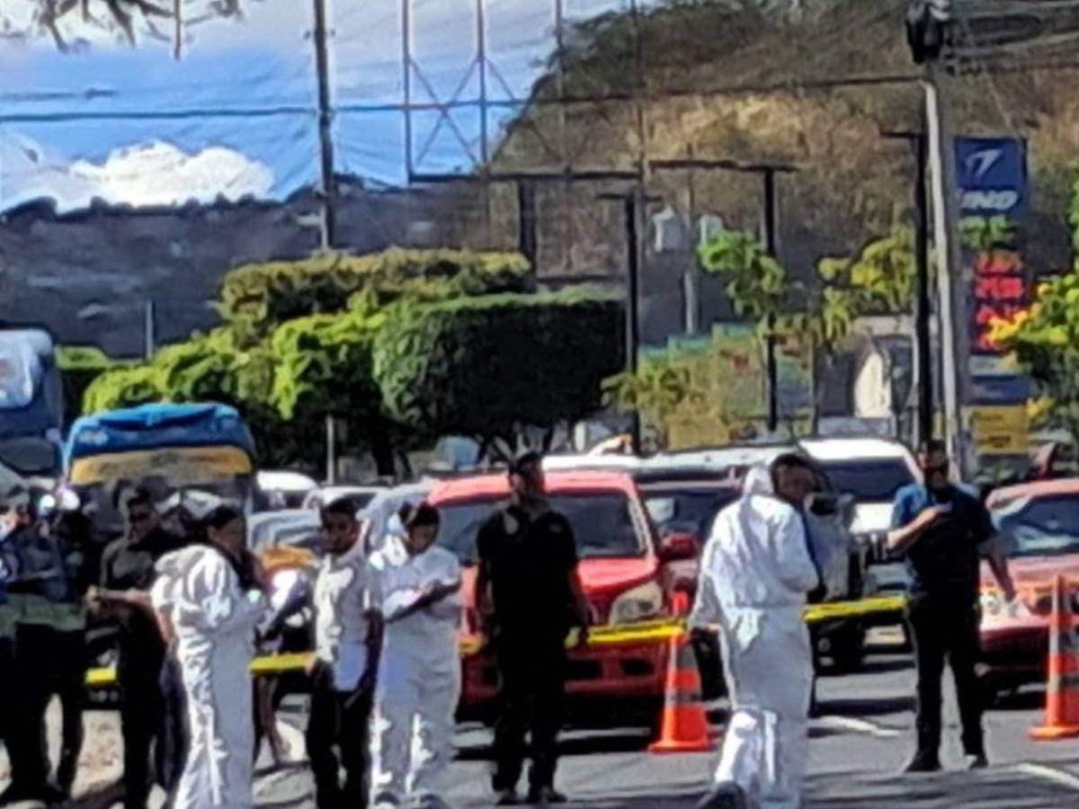 Entre las llantas de una rastra: Motociclista muere atropellado en el bulevar FF AA