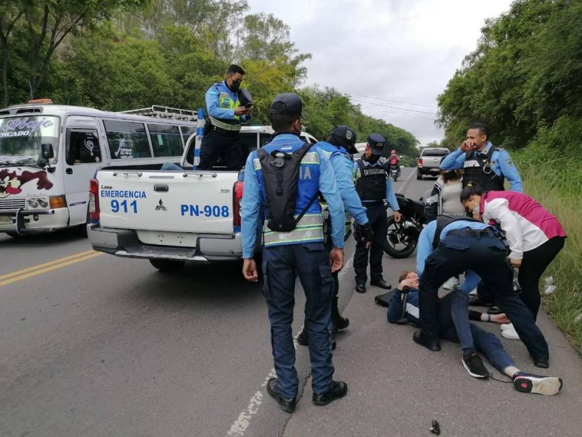 Cuatro heridos tras colisión entre dos motocicletas en carretera a Olancho