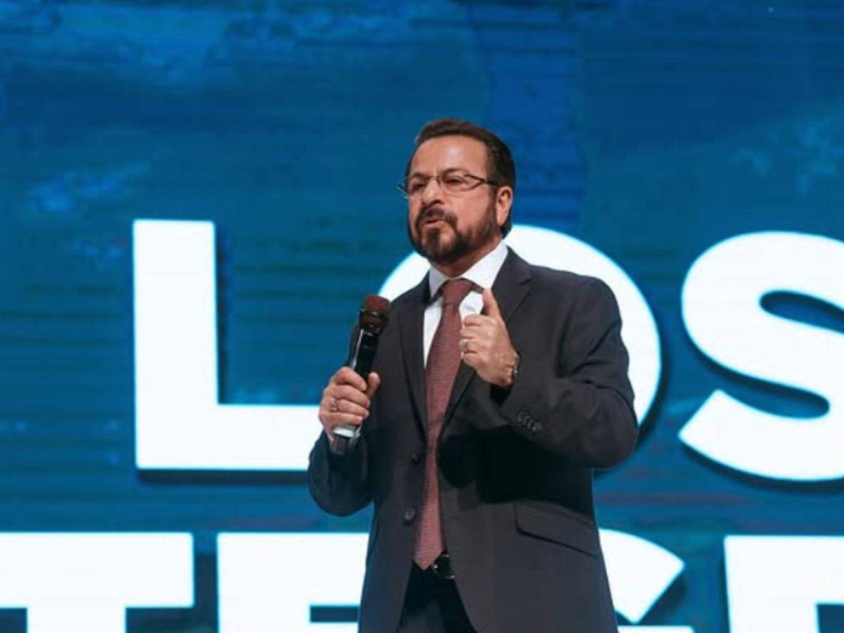Pastor German Ponce afirma que las mujeres pueden revisarle el celular a sus parejas Pastor German Ponce afirma que las mujeres pueden revisarle el celular a sus parejas