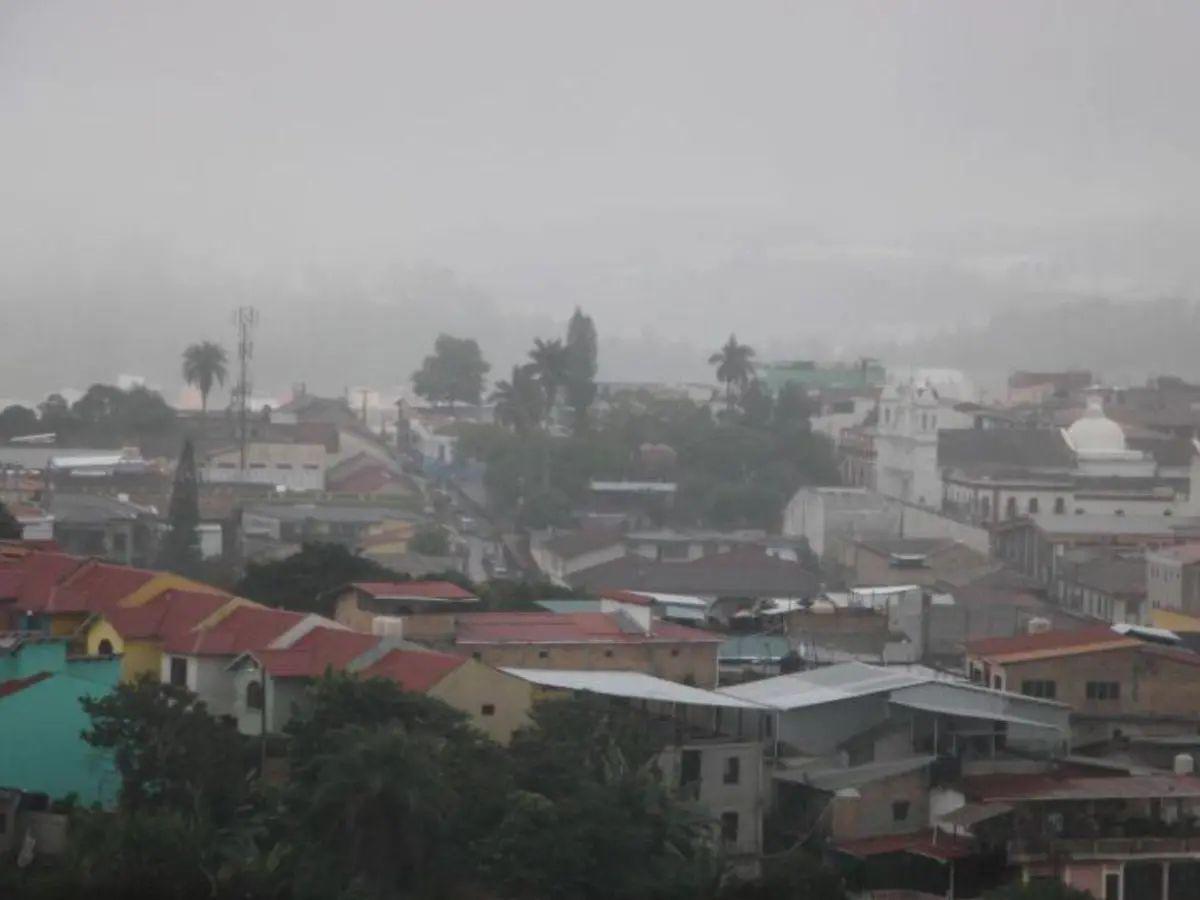 Ingresará una vaguada y una onda tropical esta semana en Honduras: ¿Qué zonas serán las afectadas?