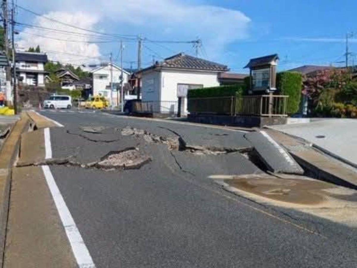 Derrumbes, carreteras dañadas y personas atrapadas: caos tras sismo en Japón