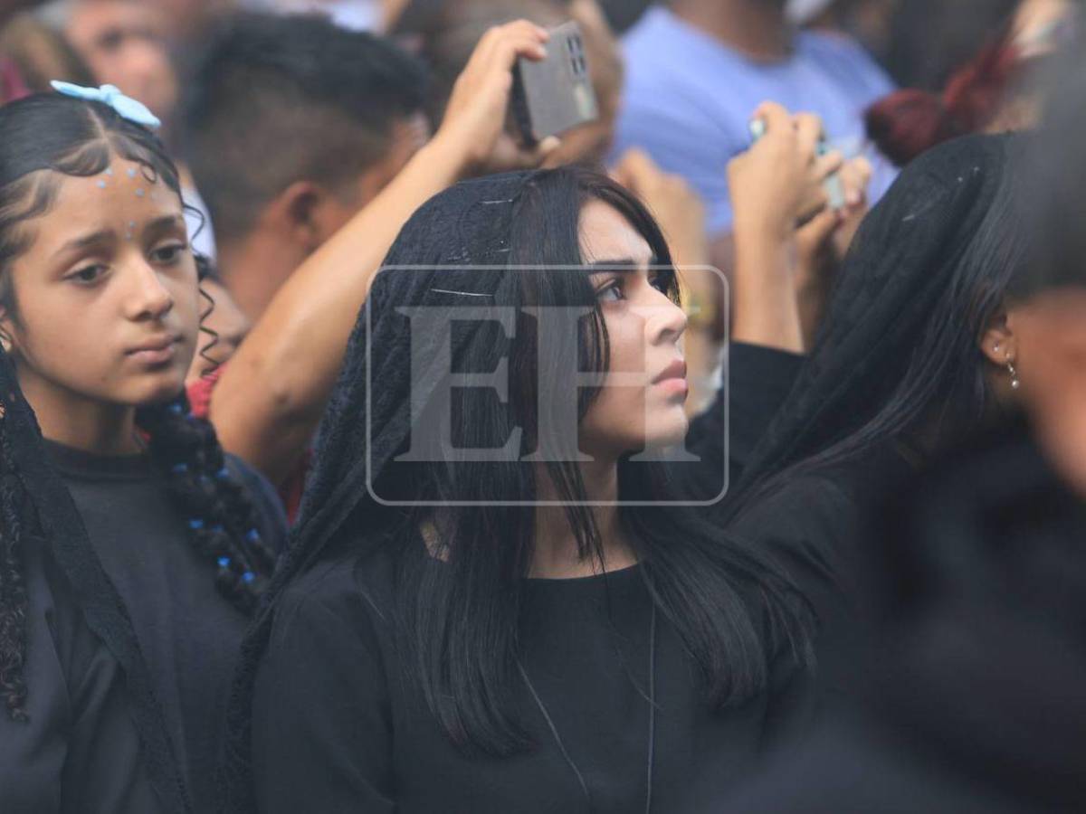 Solemne procesión del Santo Entierro recorre el centro de Tegucigalpa este Viernes Santo