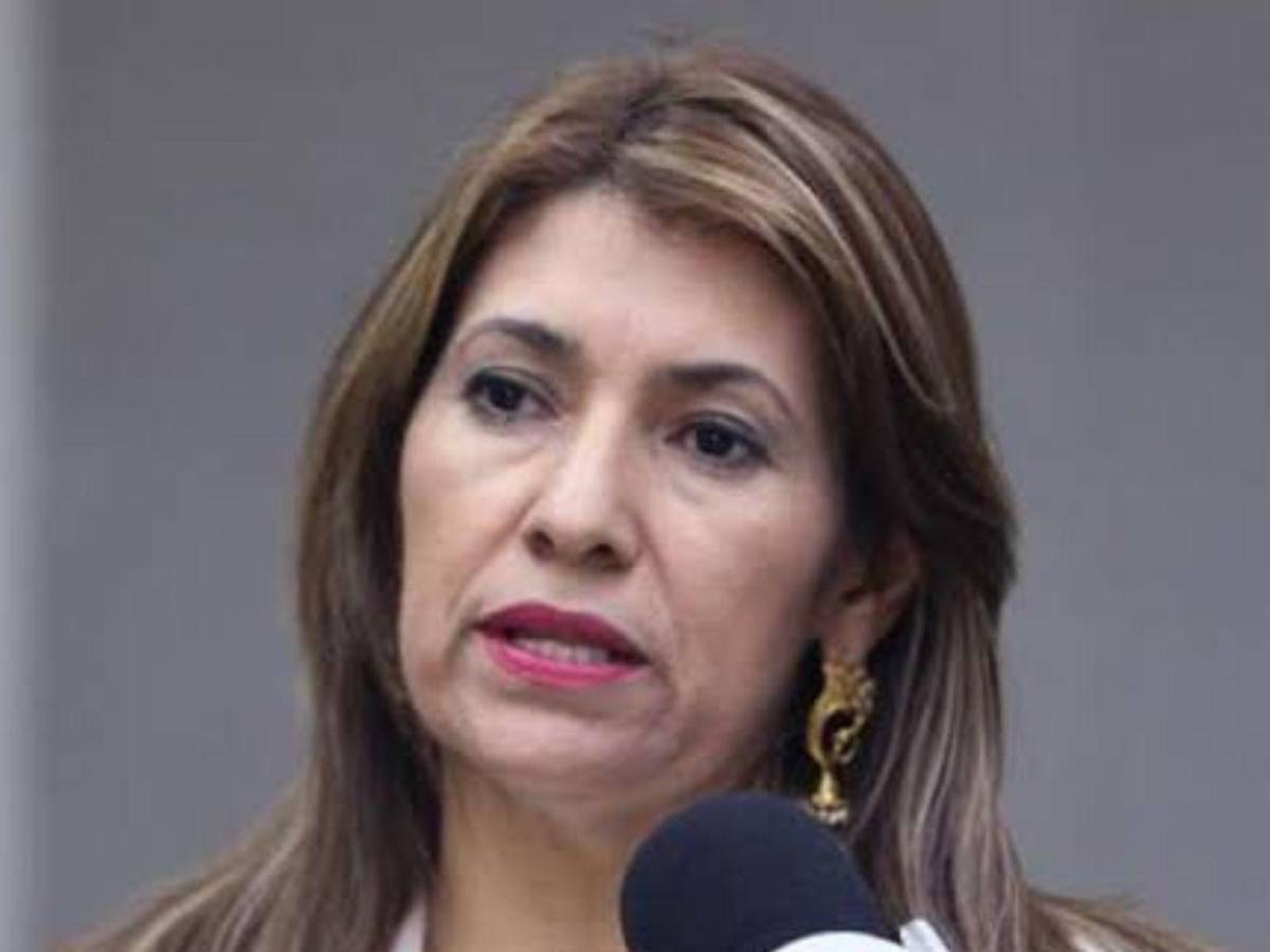 ¿De qué acusan a la exministra de Salud, Alba Consuelo Flores en Honduras?