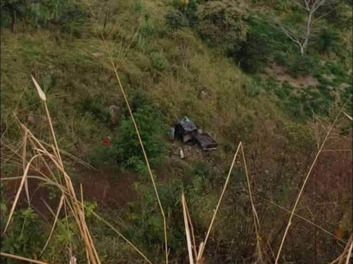 Dos hermanos gravemente heridos tras caer en una hondonada en Santa Bárbara
