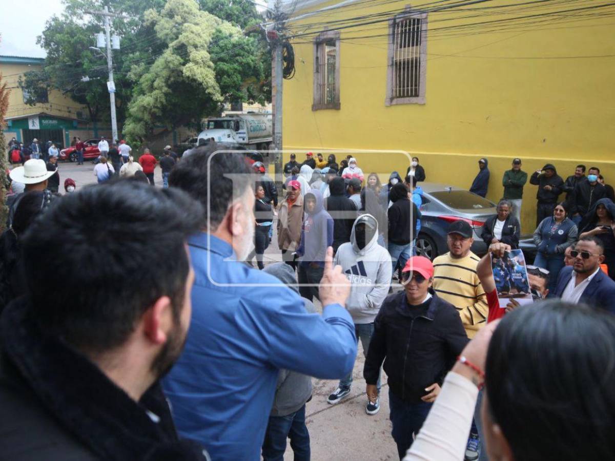 Entre insultos, así fue la agresión que sufrió Rolando Contreras por simpatizantes de Libre