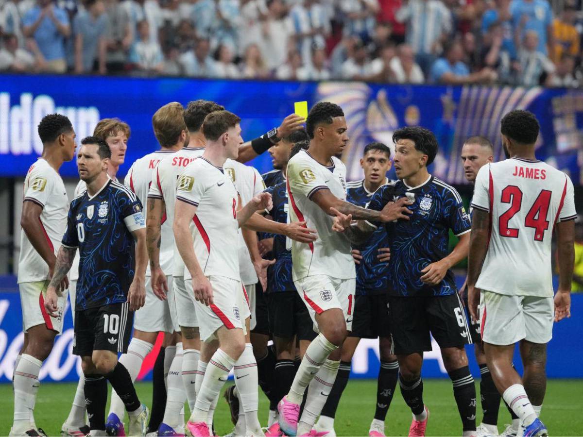 Argentinos destruyen a Gary Neville: Espero no ser tan estúpido...