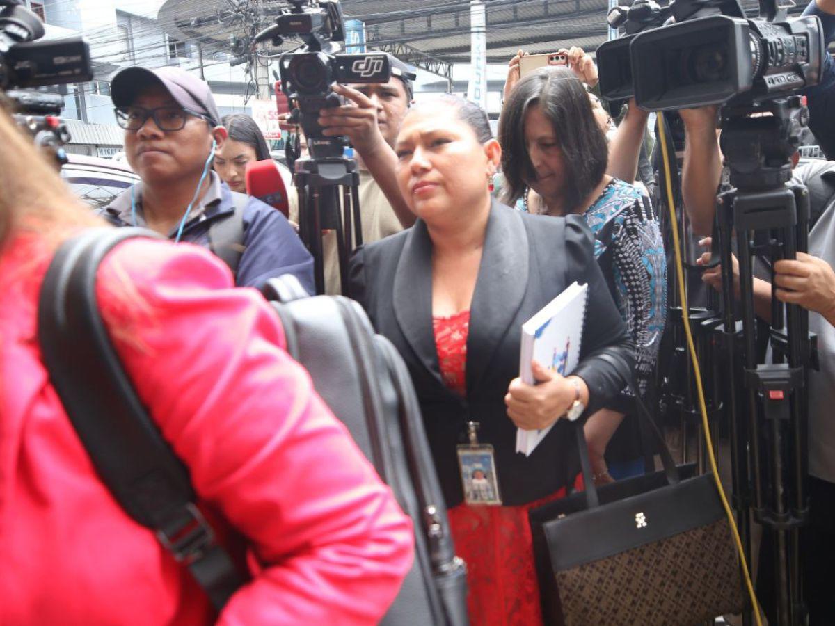 “Grupo élite” del TSC llega al CNE para indagar contratos del traslado de maletas electorales