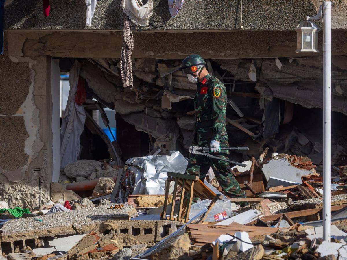 Dolorosas fotos: continúan los intentos de rescatar sobrevivientes tras terremotos en Venezuela