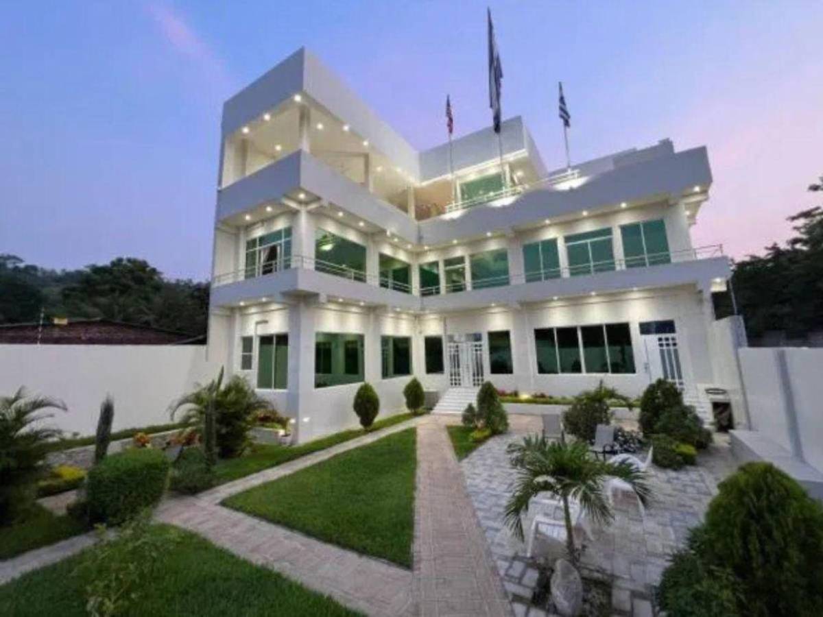 ¿Supremo le fue infiel a Milagro Flores? Esto reveló la tiktoker Andy Best