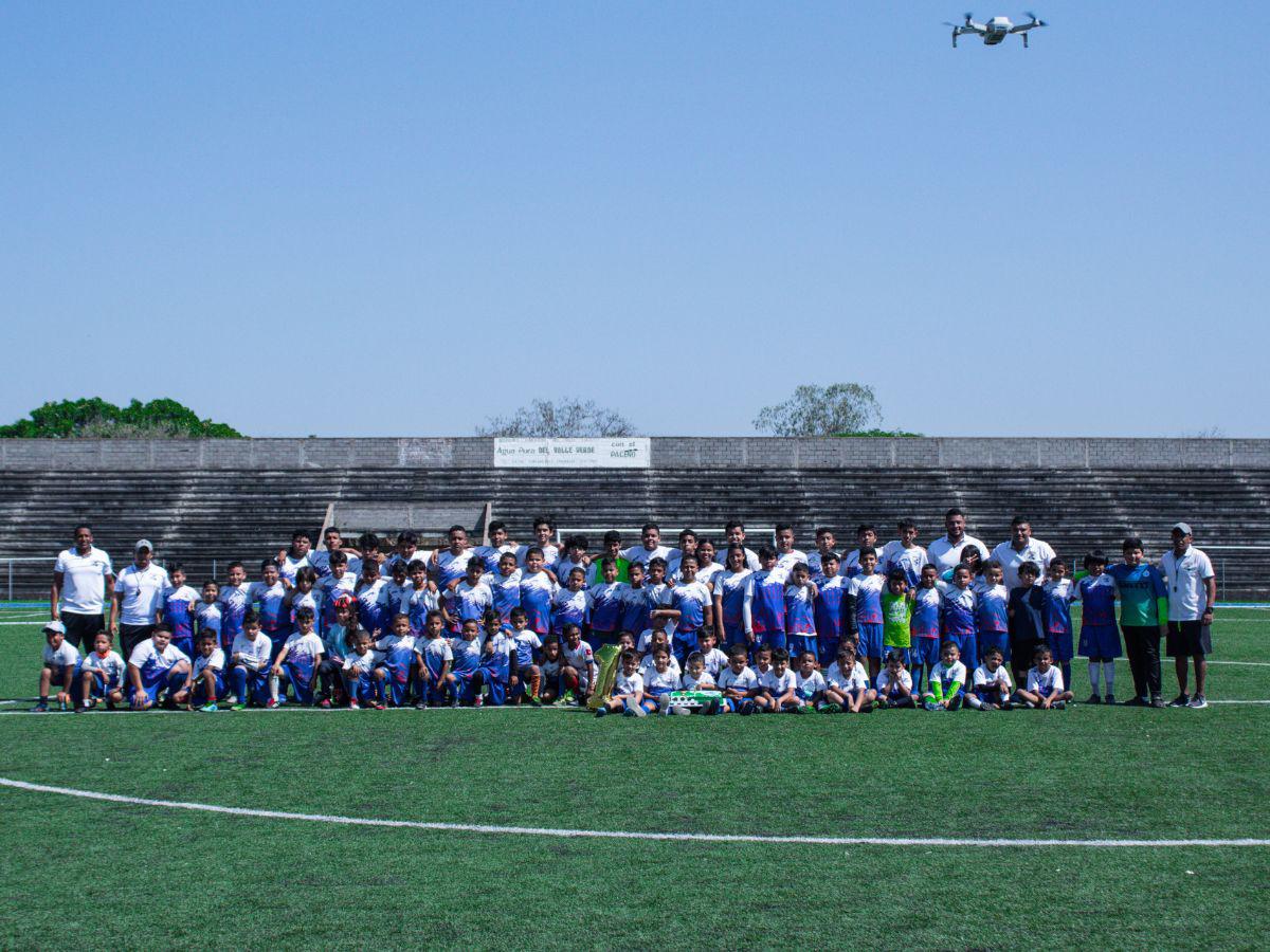 Academia de Fútbol La Paz 1201 cumple un año de llevar la alegría del deporte rey a los paceños