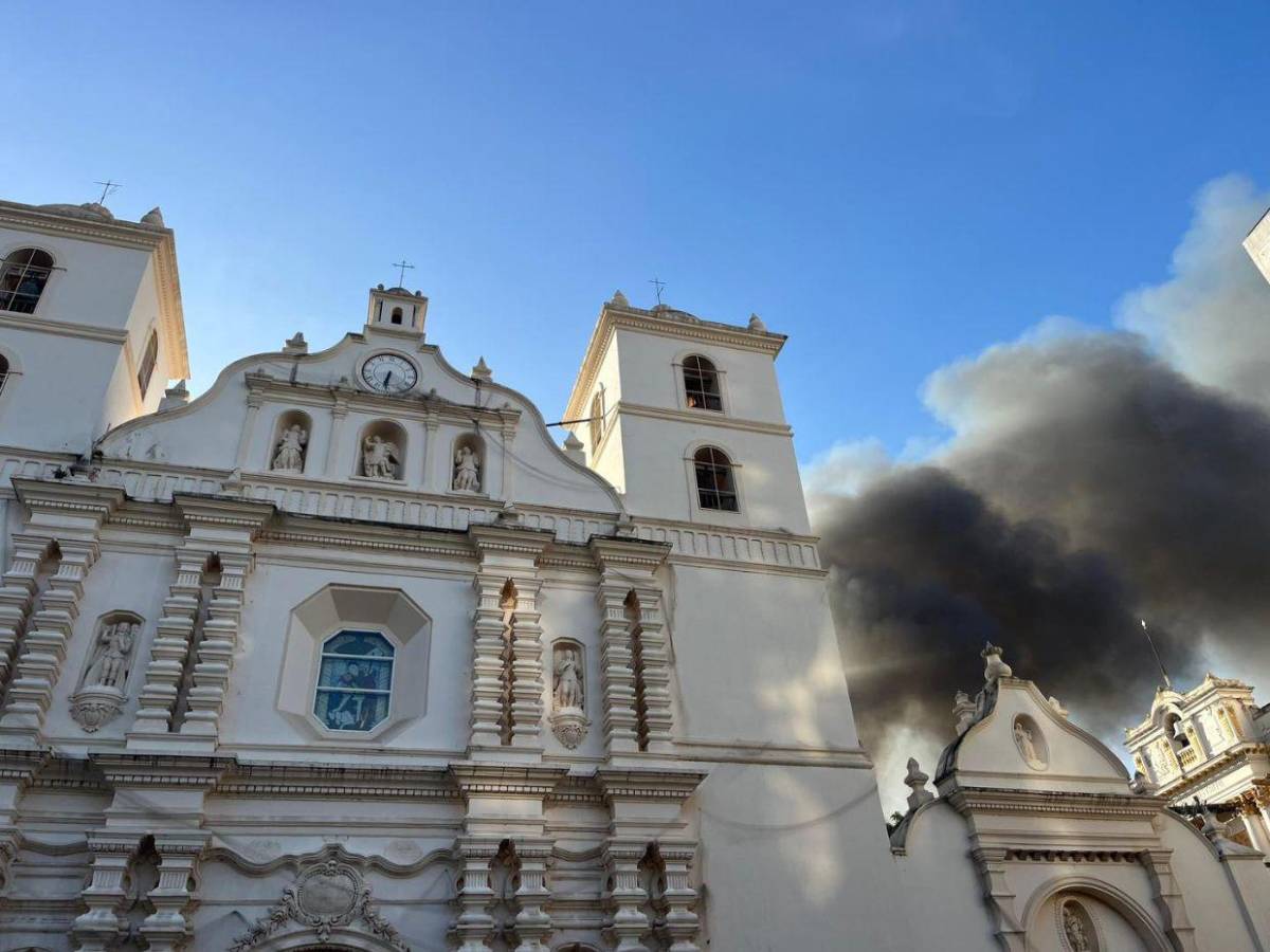 Infernales llamas y pérdidas materiales: primeras imágenes del incendio en el centro de la capital