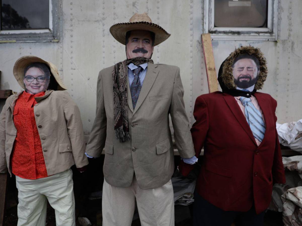 Figuras de líderes políticos dominan los tradicionales años viejos de Tegucigalpa