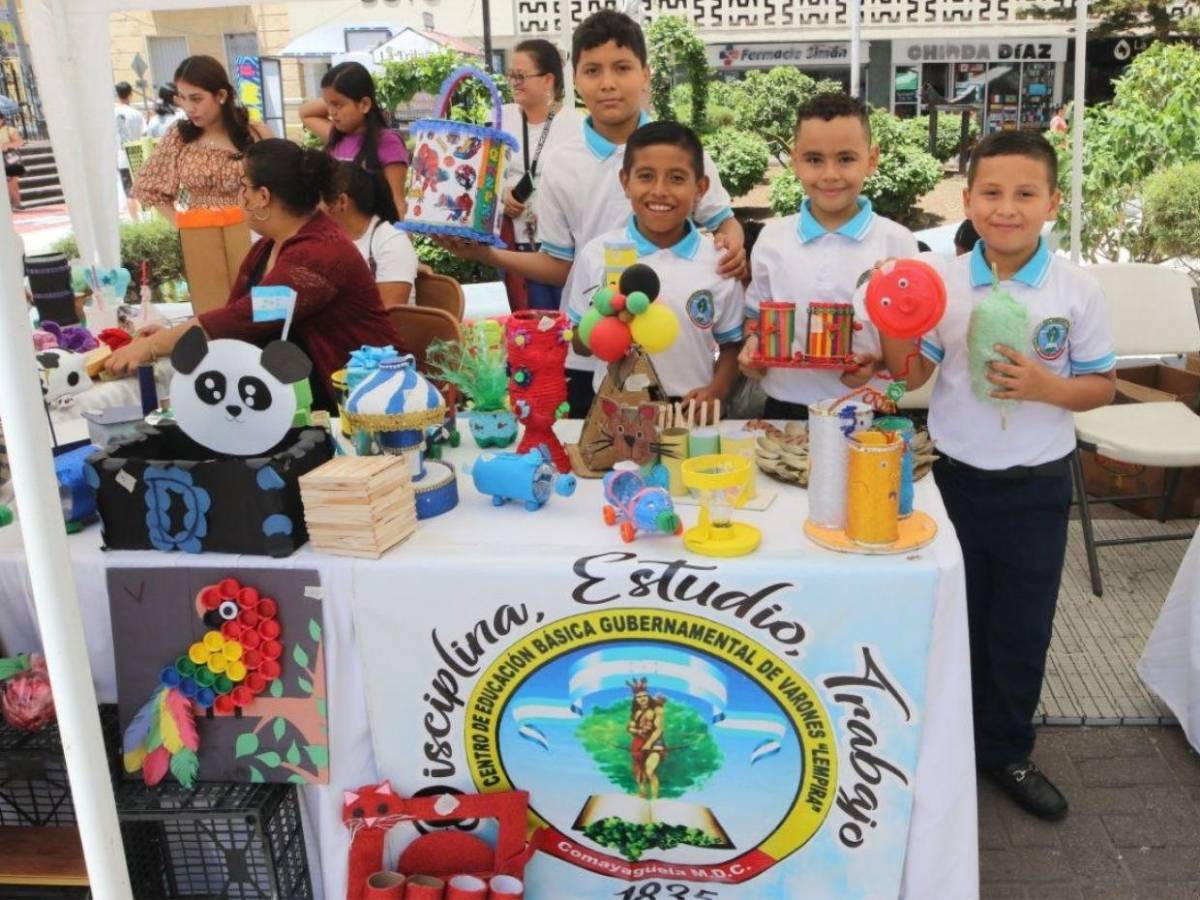 ¡Creatividad que salva al planeta! Escolares emprendieron con Feria de Reciclaje