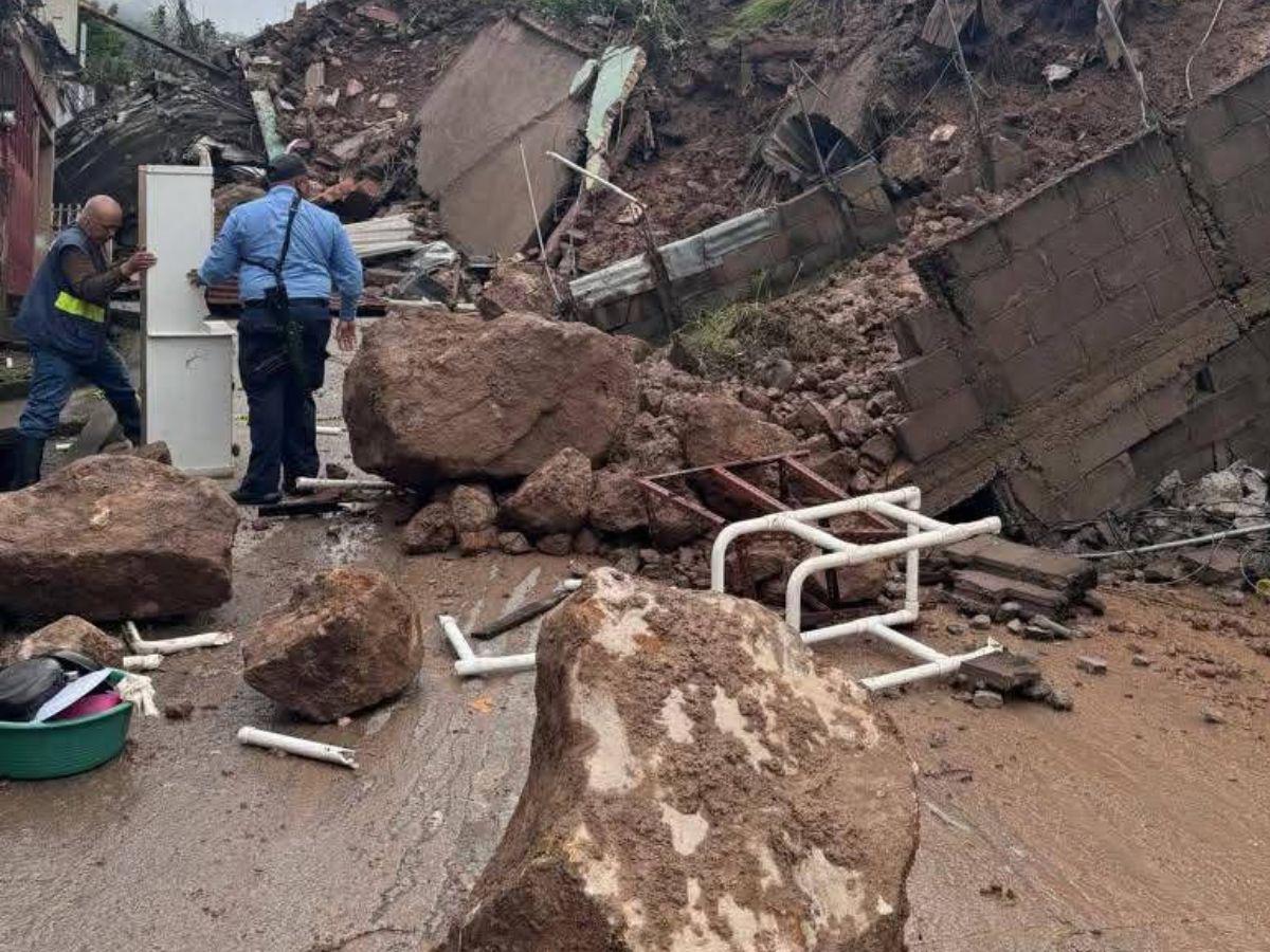 “Lo perdí todo”: adultos mayores y madres solteras afectados por derrumbes en El Reparto