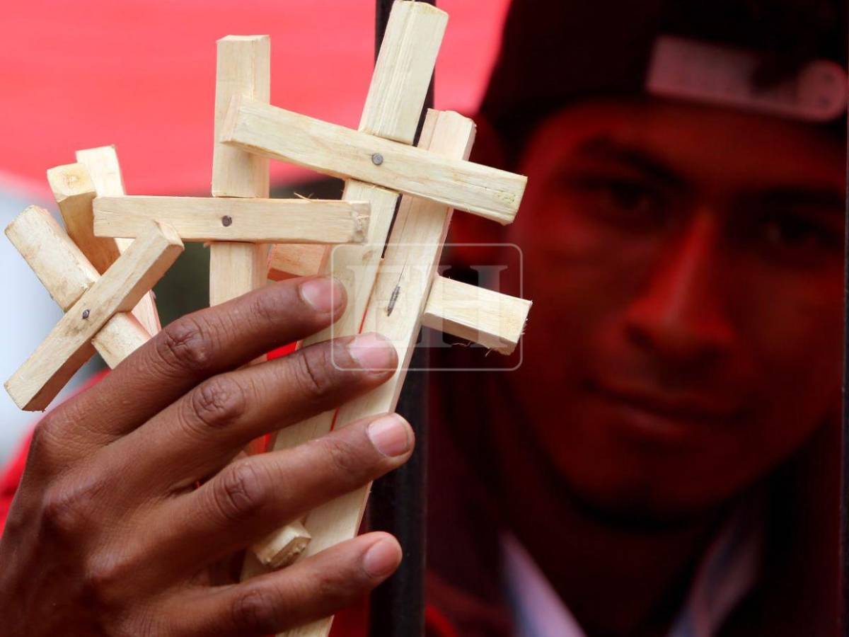 Tegucigalpa se viste de fe: inicia venta de ramos y cruces de palma en la capital