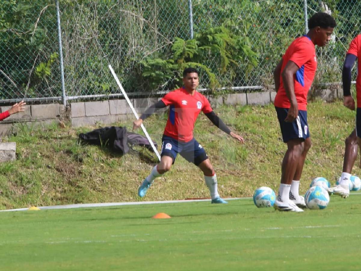 ¿Se va Carlos Pineda? Las sorpresas que dejó el entreno de Olimpia previo a jugar ante UPNFM